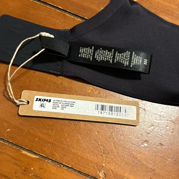 SKIMS ULTIMATE PUSH UP PLUNGE BRA - Onyx - Picture 4 of 11